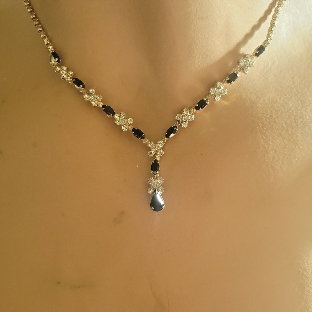 Vintage 90s Silver Tone‎ Black Rhinestone Y Necklace Size 16-19 Goth 90s